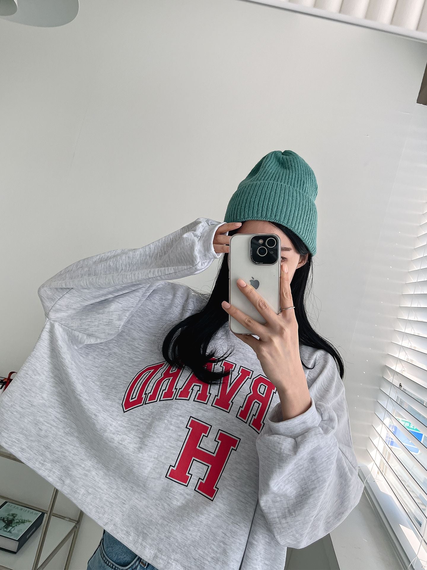H Comfy Crop Sweatshirts