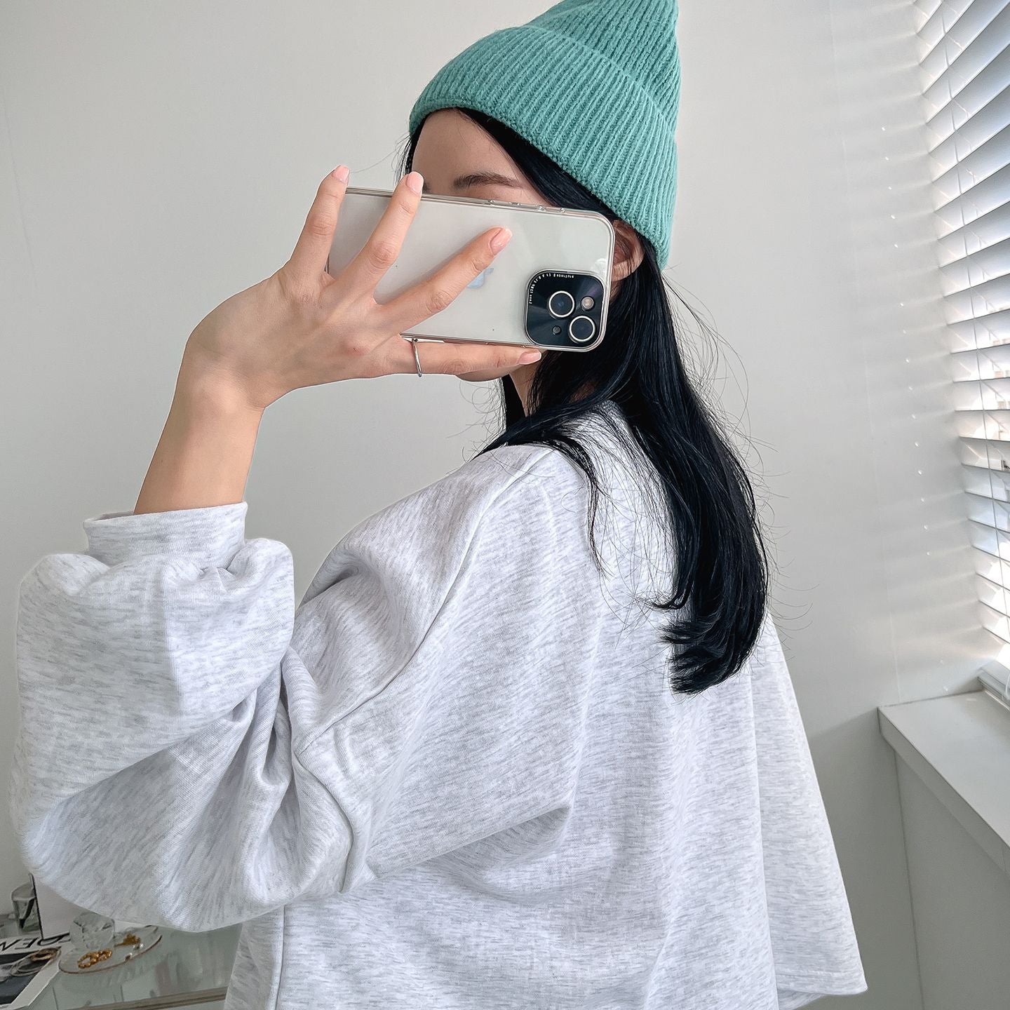 H Comfy Crop Sweatshirts