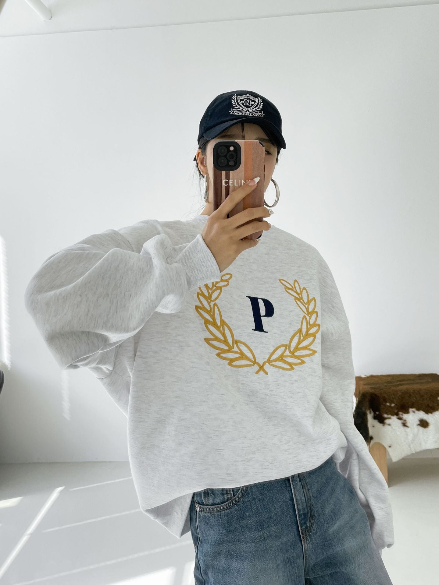 Laurel Wreath Embroidery Sweatshirts