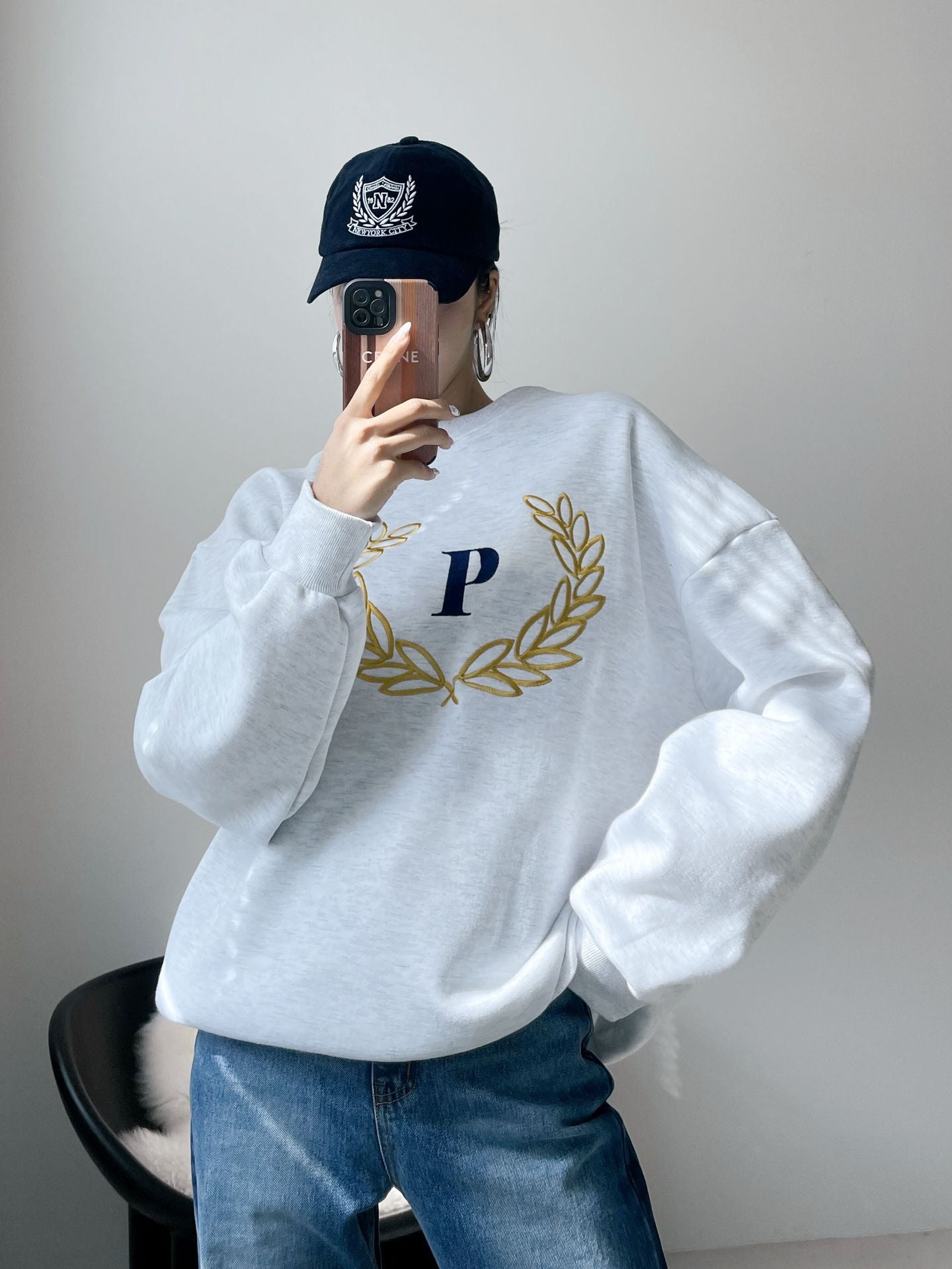 Laurel Wreath Embroidery Sweatshirts