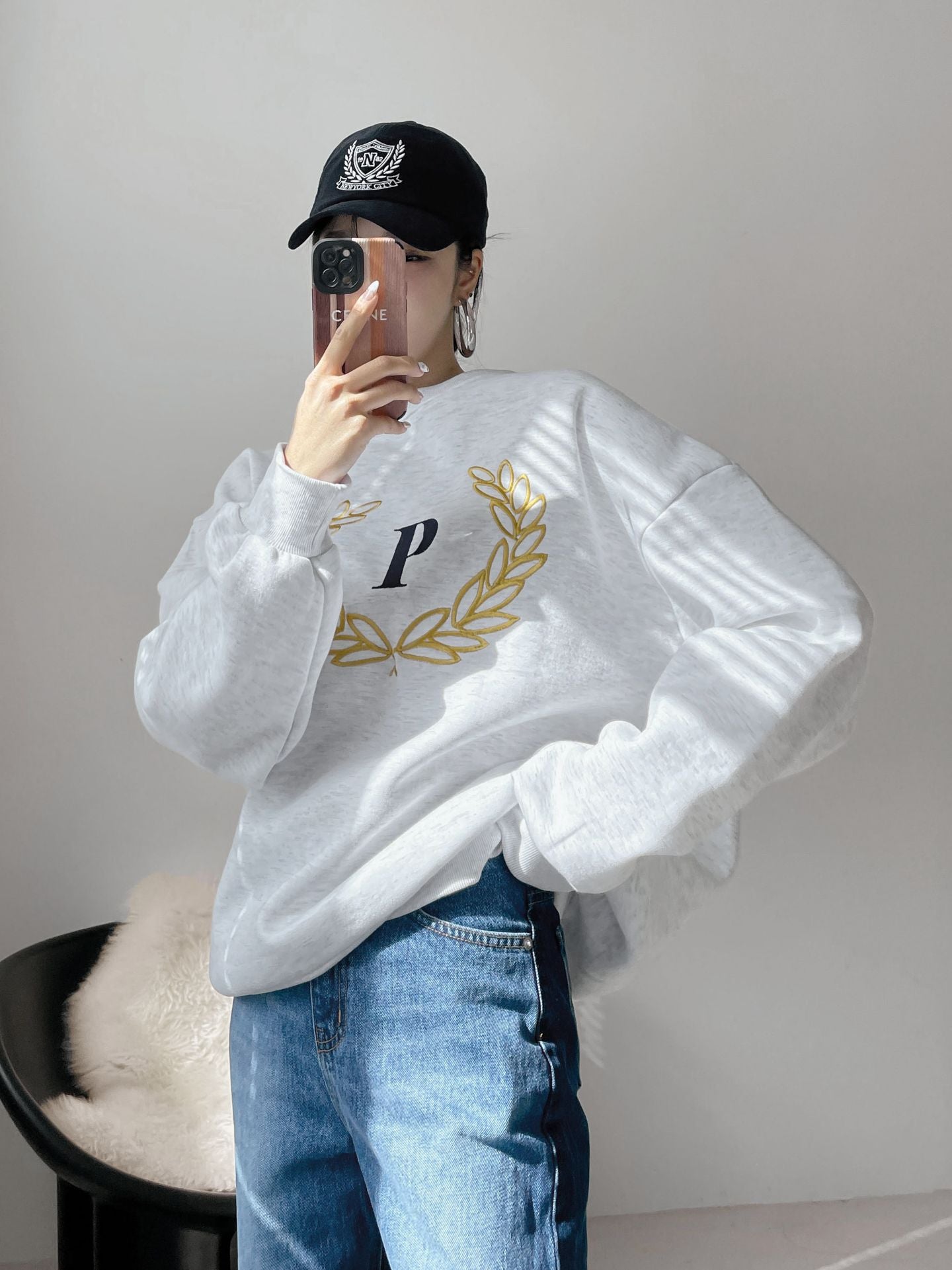 Laurel Wreath Embroidery Sweatshirts