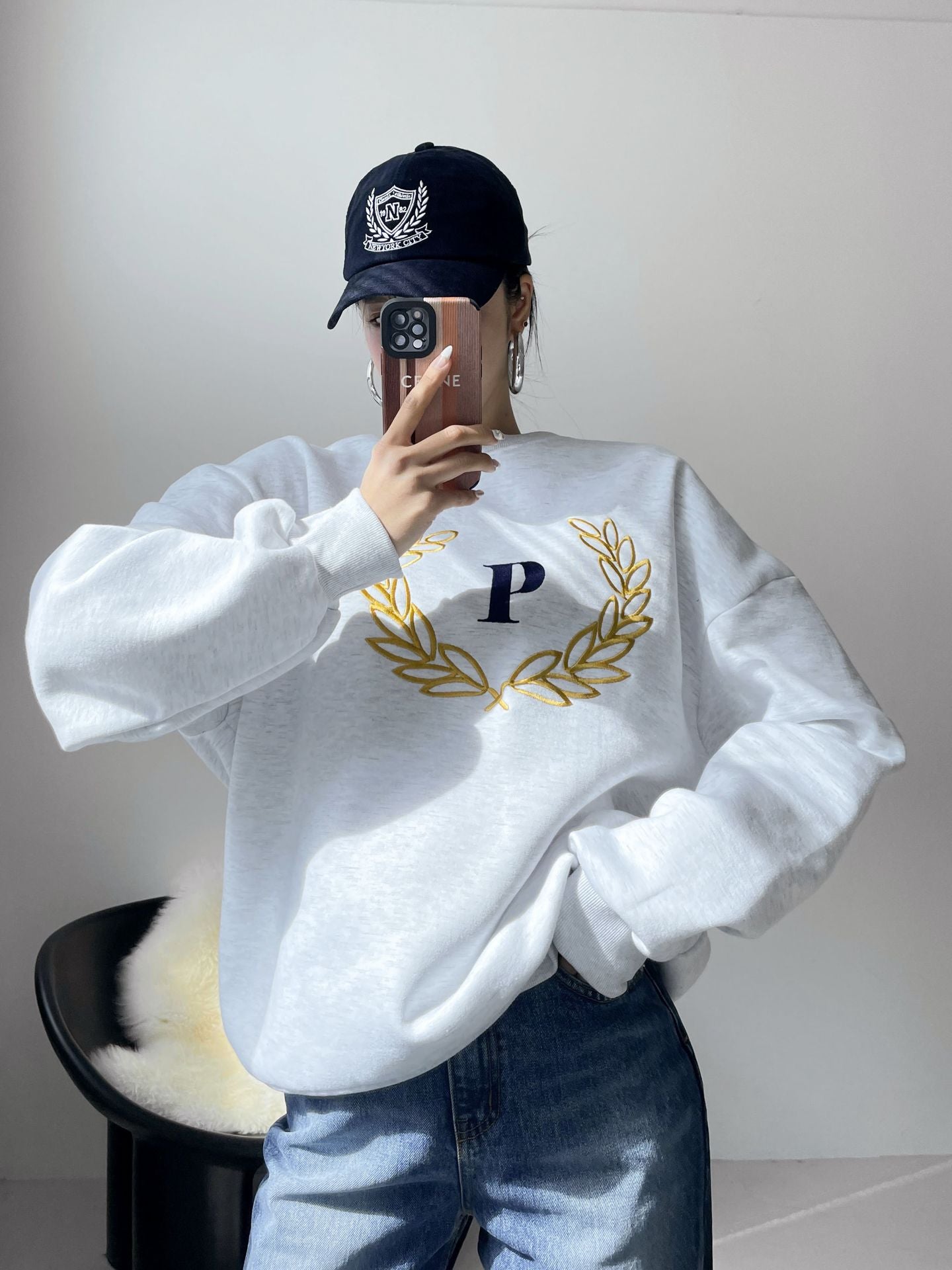 Laurel Wreath Embroidery Sweatshirts