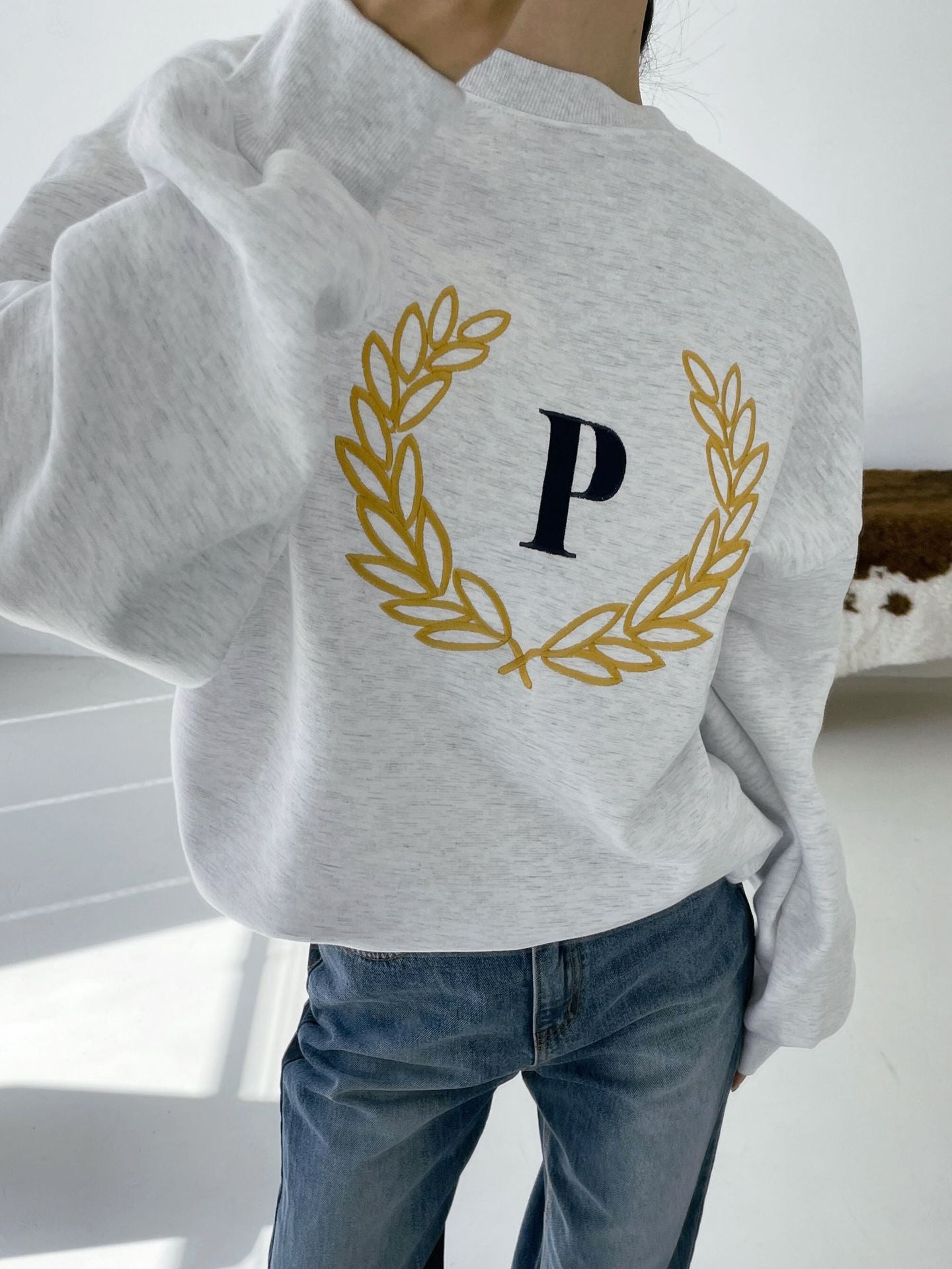 Laurel Wreath Embroidery Sweatshirts
