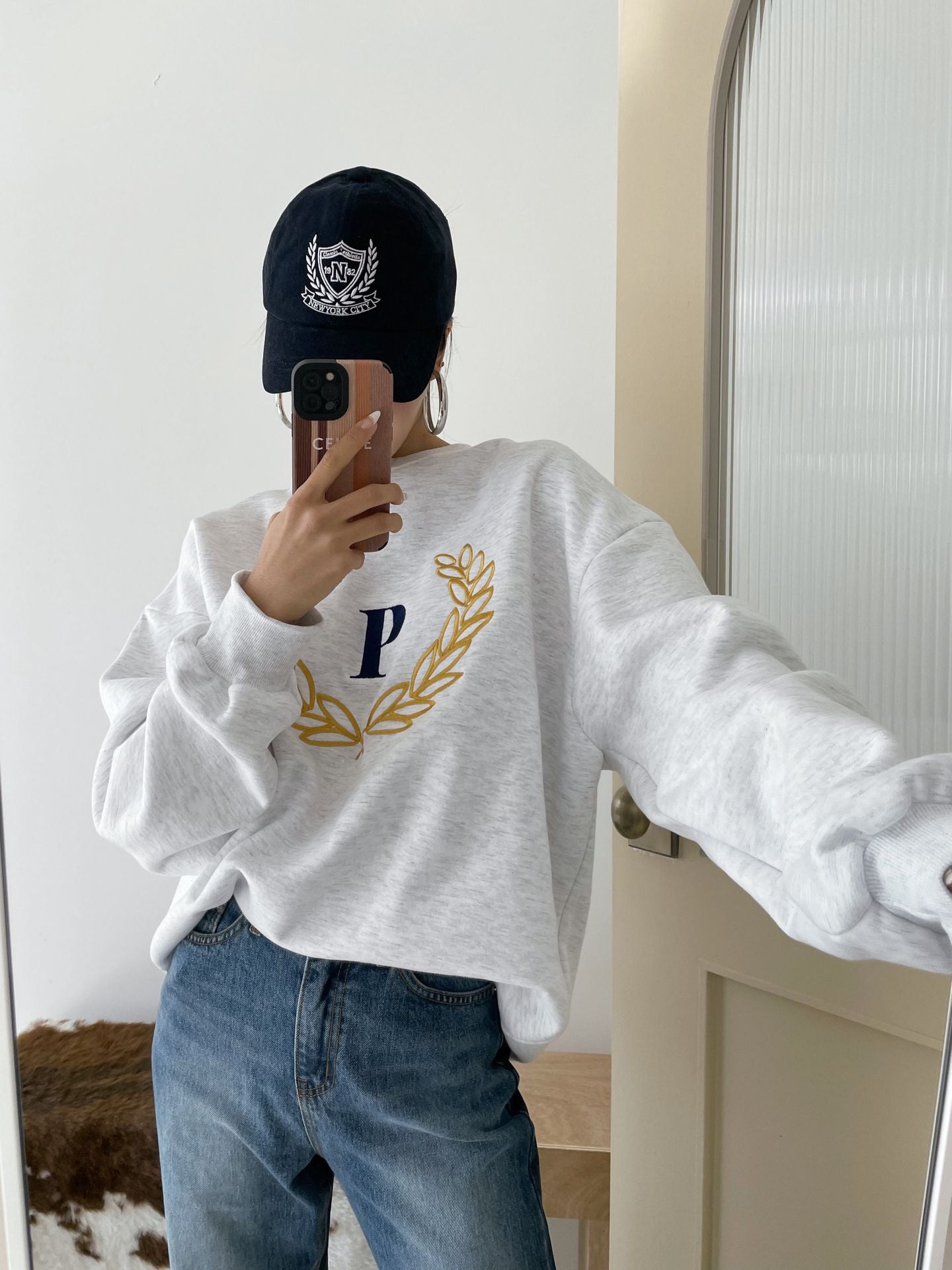 Laurel Wreath Embroidery Sweatshirts