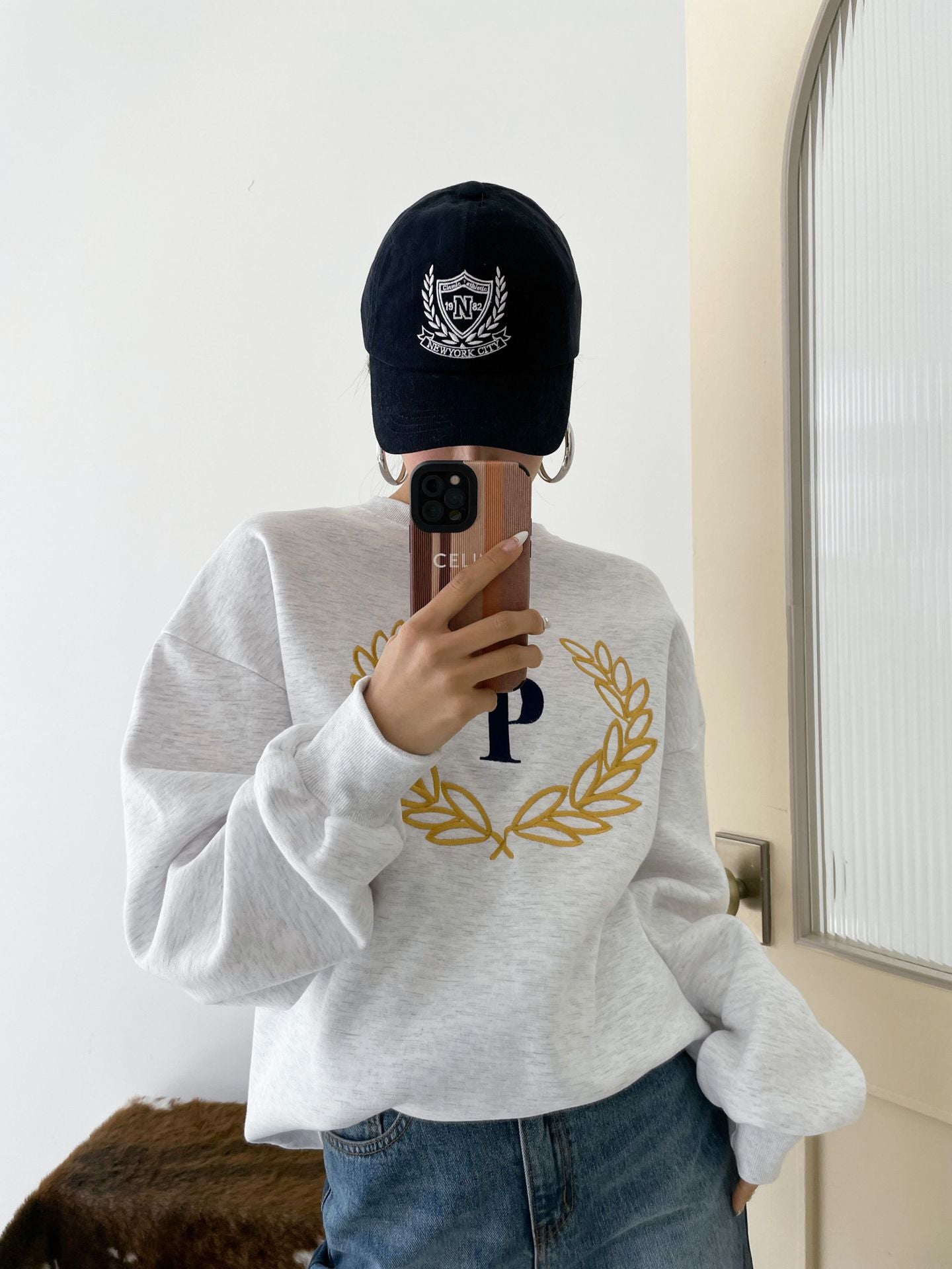Laurel Wreath Embroidery Sweatshirts