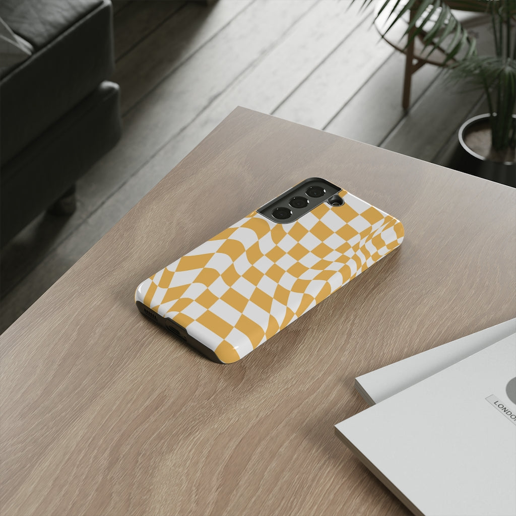 Old School Checkered Retro Groovy Vibe Wavy Checkerboard Phone Case / Retro Tan
