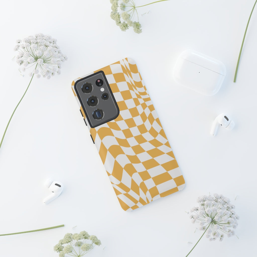 Old School Checkered Retro Groovy Vibe Wavy Checkerboard Phone Case / Retro Tan