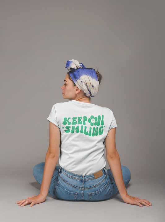 Keep On Smiling / T-shirt Unisex Heavy Cotton Tee / Green
